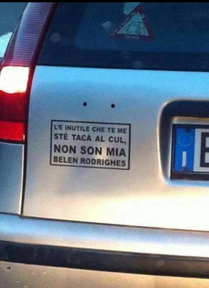 Automobilista Che Viaggi Dietro A Me E Inutile Che Mi Stai Attaccato Al Sedere Non Sono Belen Strada Facendo